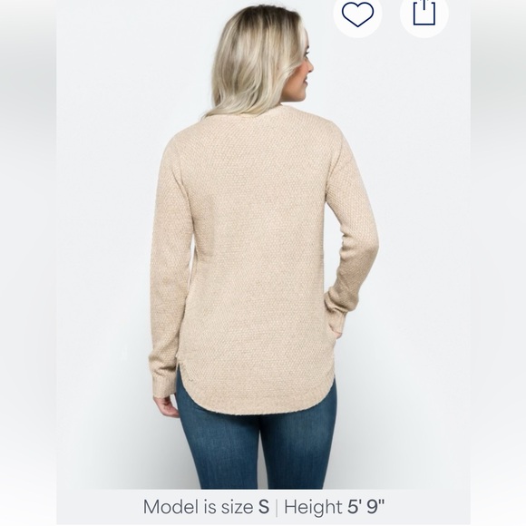 Pink Clover Women's Sweater in Cream - Picture 4 of 9